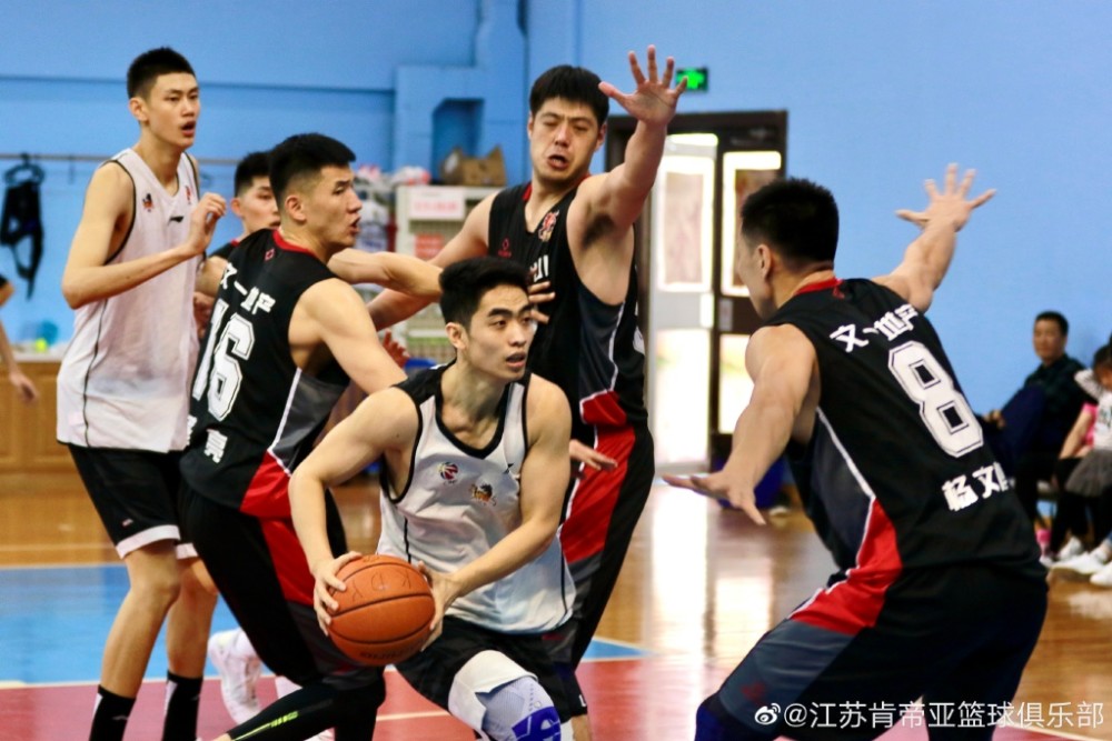 九游官网 -冲刺阶段突围战来临，江苏男篮围绕CBA常规赛门线救险，赛场秩序良好，身体对抗强度拉满的简单介绍