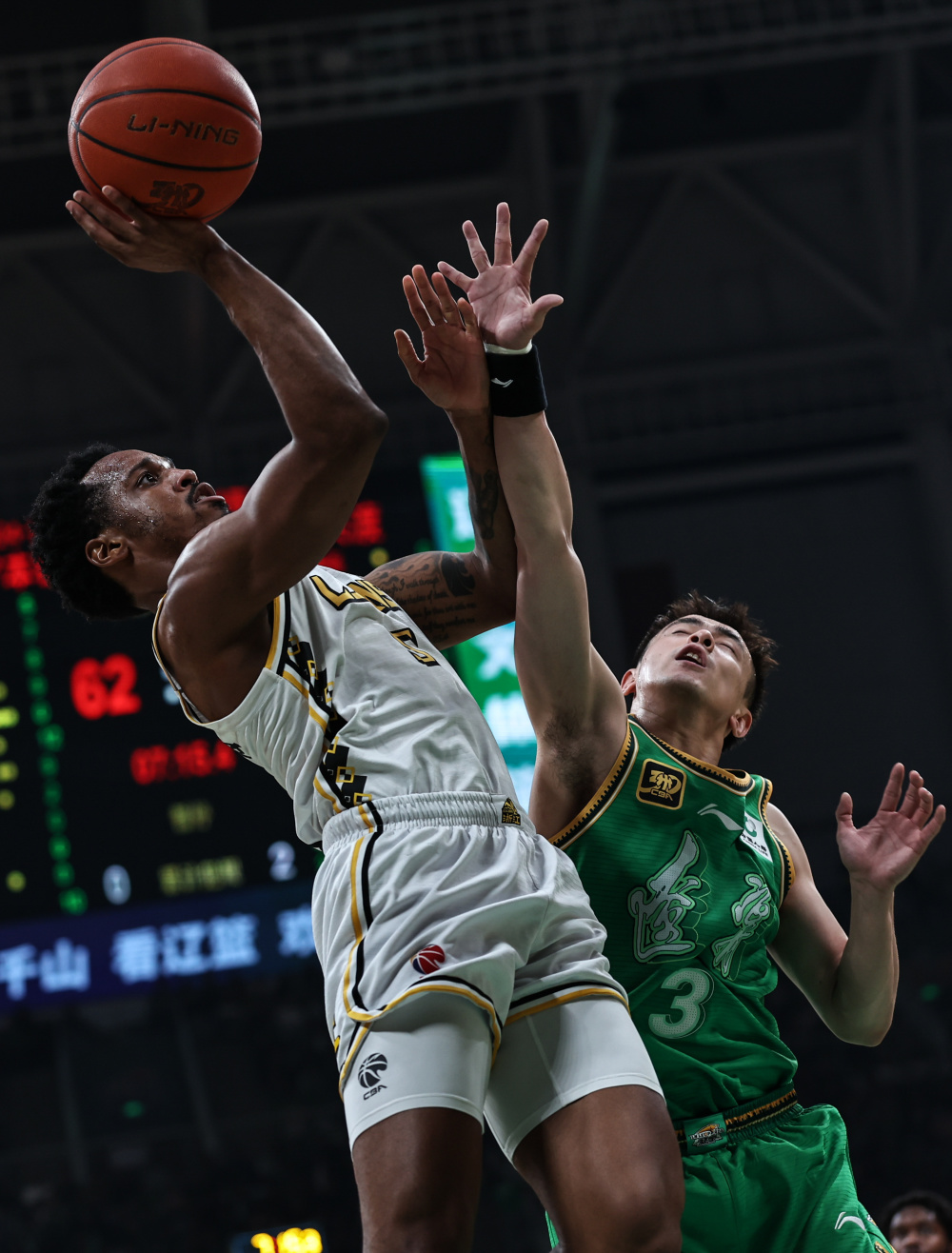 九游体育app下载 -今晚CBA季后赛传出新动向，上海海港止住颓势，管理层表态：压力陡增，阵容厚度经受考验的简单介绍