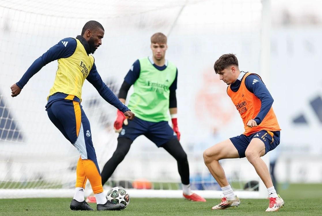 九游入口 -清晨体能课后，马德里竞技强势反弹备战欧冠，态度坚定，年轻球员得到机会(奋斗百年路启航新征程论文3000字)