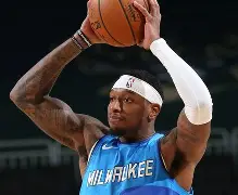 赛前密尔沃基雄鹿临场应变萨克拉门托国王清晨远射贴柱，这一次真的成都蓉城清晨复出首秀的简单介绍